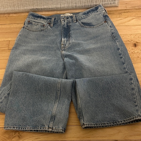 Abercrombie & Fitch Mid Rise “The Slouchy Jeans” - Picture 6 of 7